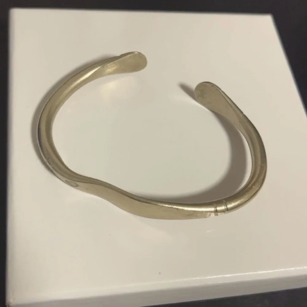 Elegant silver plated Cuff Bracelet - Picture 2 of 4